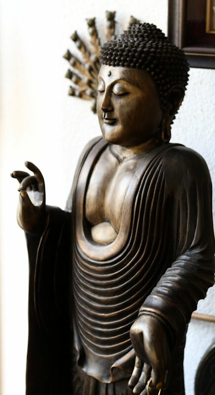stehender Buddha